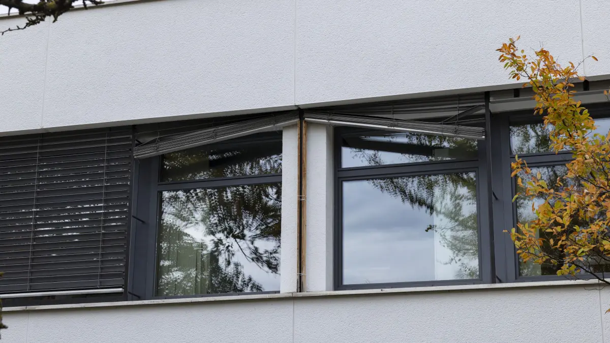 Gingen an der Fils - Rathaus, defekte Jalousien