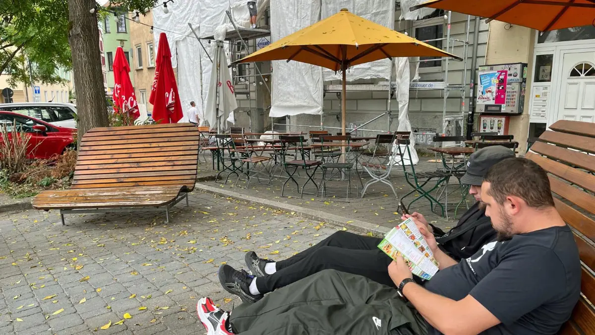 Das Kino Atelier am Haagtorplatz in Tübingen ist derzeit verhüllt. Auch im Inneren stehen Veränderungen bevor.