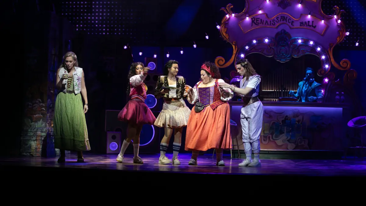 ß Julia Musical: #show Presse-Event im Vorfeld der Premiere von *& Julia* im Palladium Theater Jacqueline Braun als Amme Angelique
Carlos de Vries als Lance
Jonathan Guth als Romeo
Sabrina Weckerlin als Anne Hathaway
Sebeya als Julia (Sebya ist ihr Künstlername, gebürtig heißt sie Rita Sebeh, bevorzugt aber die Nennung des Künstlernamens)
Esmael Agostinho als François
Ibi als May
Maximilian Mann als William Shakespeare