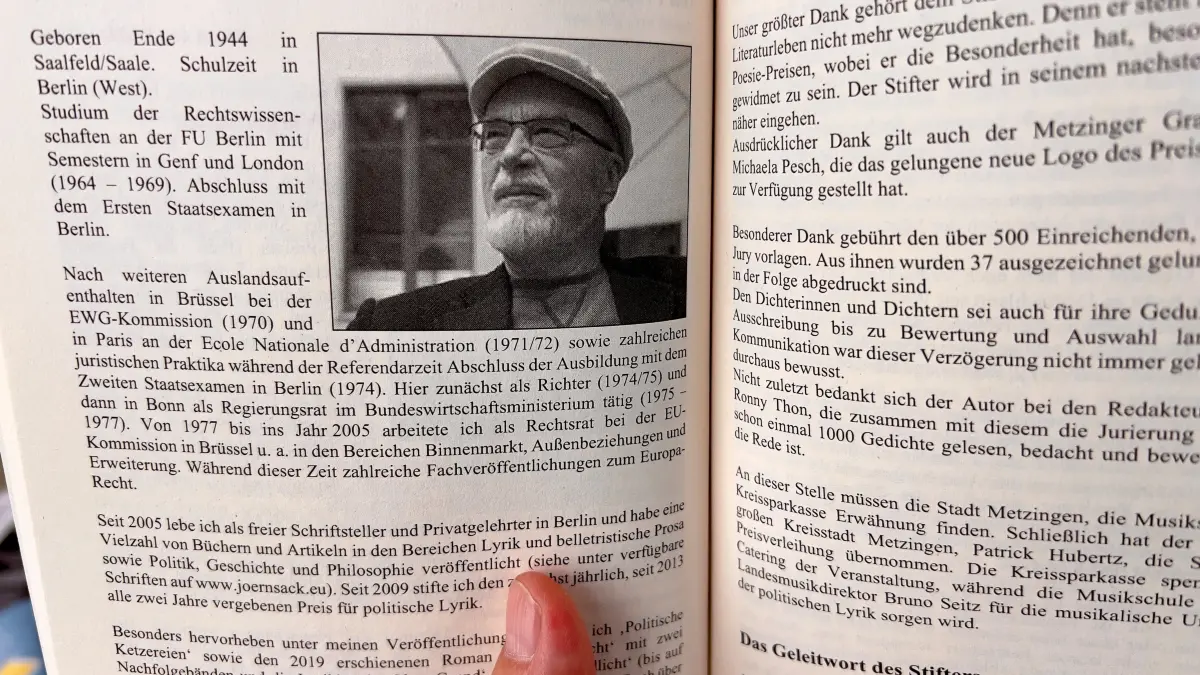 Auf dem Foto ist der Stifter des Polly-Preises, Jörn Sack zu sehen. Er wird an dem Abend nicht anwesend sein.