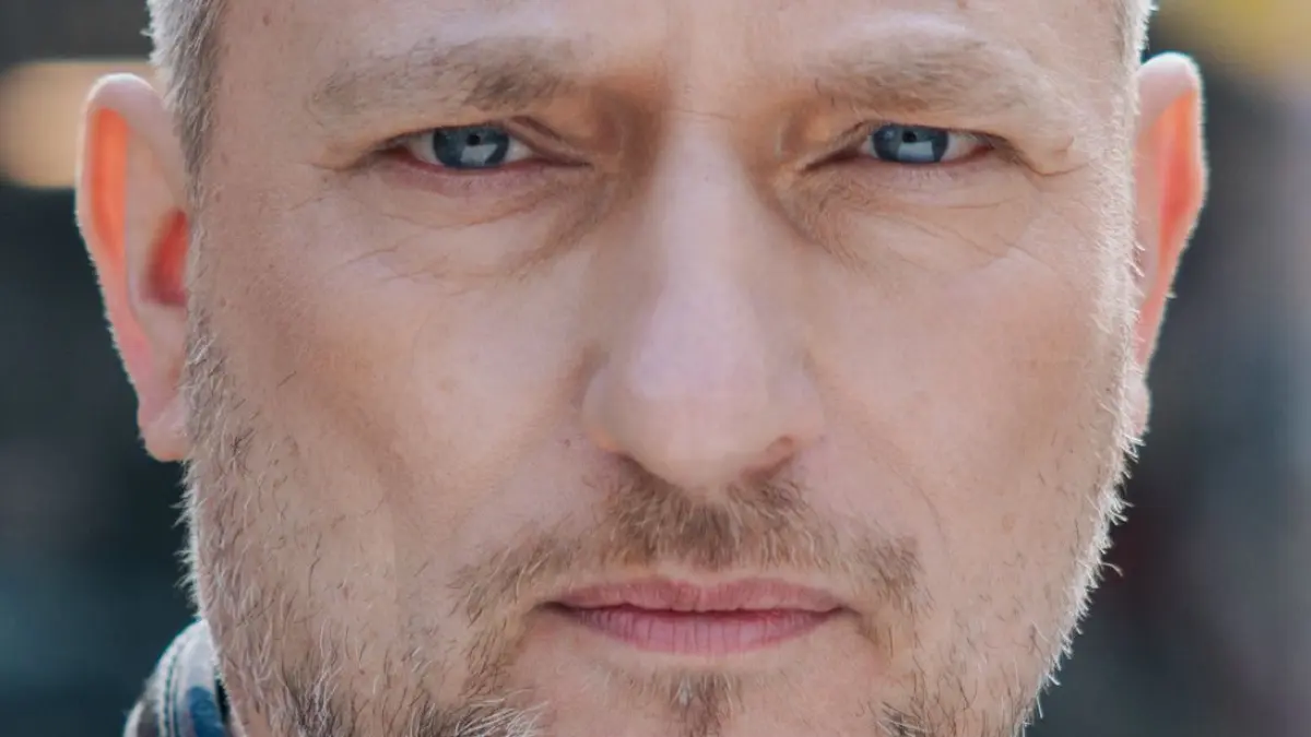 Michi (Lars Pape) braucht bei "Gute Zeiten, schlechte Zeiten" dringend eine Auszeit.