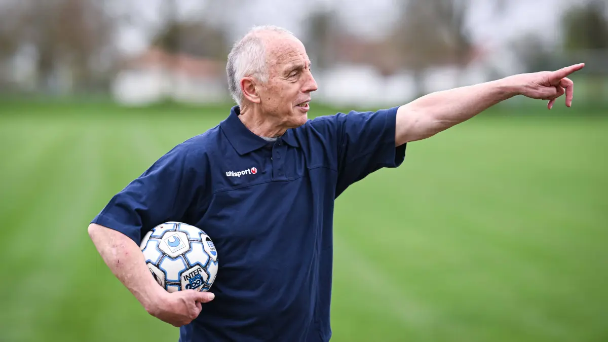 Fussball Wolfgang Geiger SV Stuttgarter Kickers, Trainerentwickler im Nachwuchsleistungszentrum *** Football Wolfgang Geiger SV Stuttgarter Kickers , coach developer at the youth training center