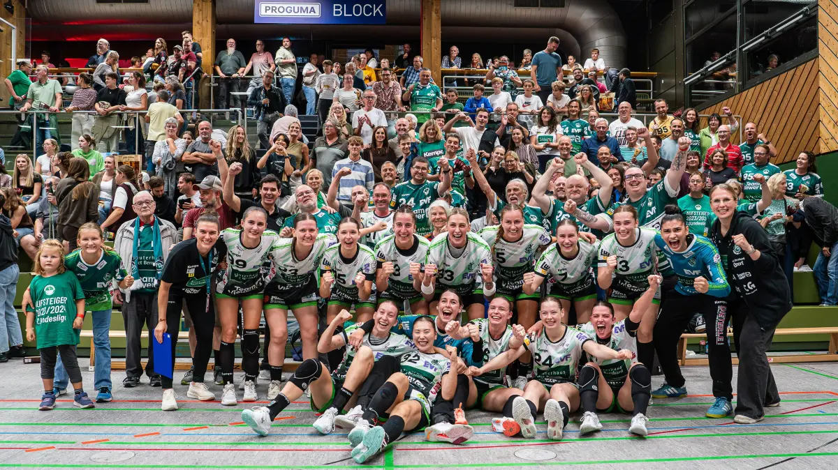 SG Nürtingen-Zizishausen vs. Frisch Auf Goeppingen, Handball, DHB-Pokal, Spielzeit 2026/2027, 03.10.2026: Grosser Jubel bei den Siegerinnen von Frisch Auf Goeppingen, SG Nürtingen-Zizishausen vs. Frisch Auf Goeppingen, Handball, DHB-Pokal, Spielzeit 2026/2027, 03.10.2026
Foto: Eibner-Pressefoto/Michael Schmidt