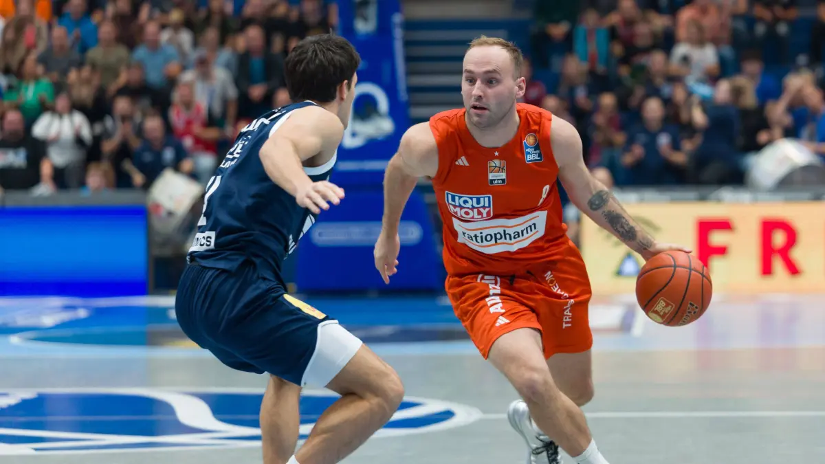 Syntainics MBC vs. Science City Jena, BBL, Basketball MŠnner, 1. Bundesliga, 2. Spieltag, Saison 2026/27, 03.10.2026.: Vuk Radojicic MBC, 4, Devin Schmidt Ulm, 8, Syntainics MBC vs. Ratiopharm Ulm, BBL, Basketball Männer 1. Bundesliga, 4. Spieltag Saison 2026/27, 03.10.2026. Weißenfels Stadthalle Sachsen-Anhalt Deutschland *** Vuk Radojicic MBC, 4, Devin Schmidt Ulm, 8, Syntainics MBC vs. Ratiopharm Ulm, BBL, Men s Basketball 1st Bundesliga, Matchday 4 of the 202627 season, October 3, 2026, Weißenfels Stadthalle, Saxony-Anhalt, Germany