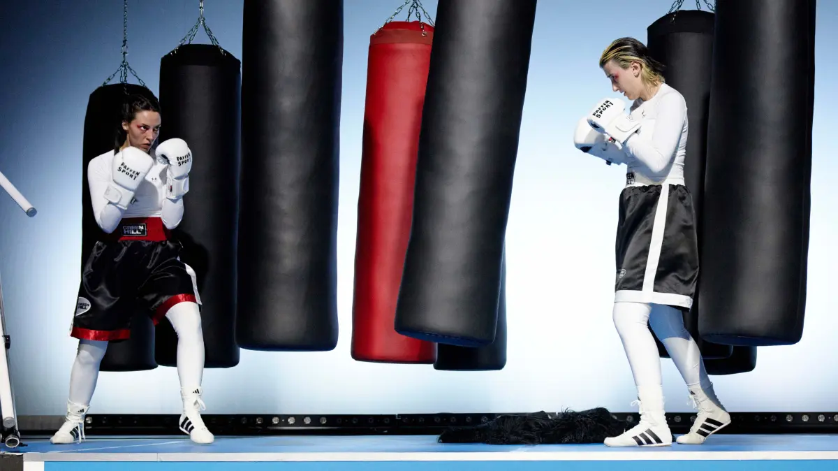 Leben heißt kämpfen: Emma Lotta Wegner und Sofia Raki in "Stehaufmädchen".