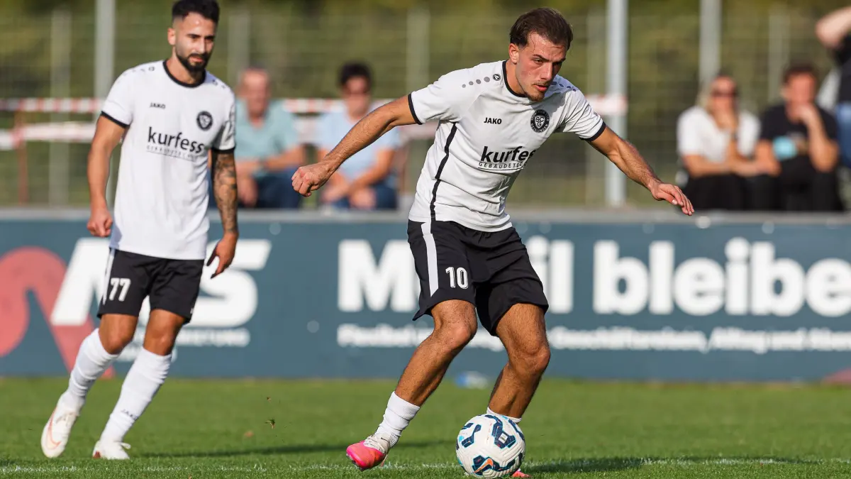 Fussball Landesliga: Fussball Landesliga; SC Geislingen - GSV Maichingen;
Luca de Lucia (SC Geislingen, #10);
03.10.2026; Stadion Eybacher Tal; Geislingen.
Foto: Thomas Madel