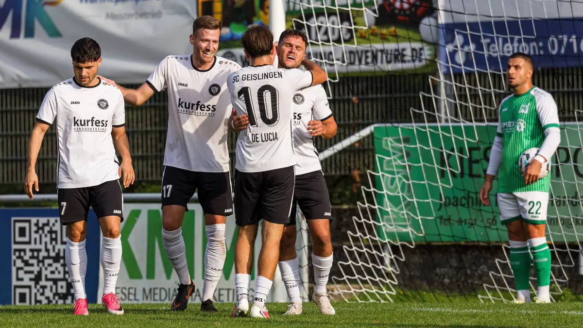 Fussball Landesliga: Fussball Landesliga; SC Geislingen - GSV Maichingen;
Jubel nach dem Treffer von Christian Schmohl (SC Geislingen, #2) zum 6:0;
03.10.2026; Stadion Eybacher Tal; Geislingen.
Foto: Thomas Madel