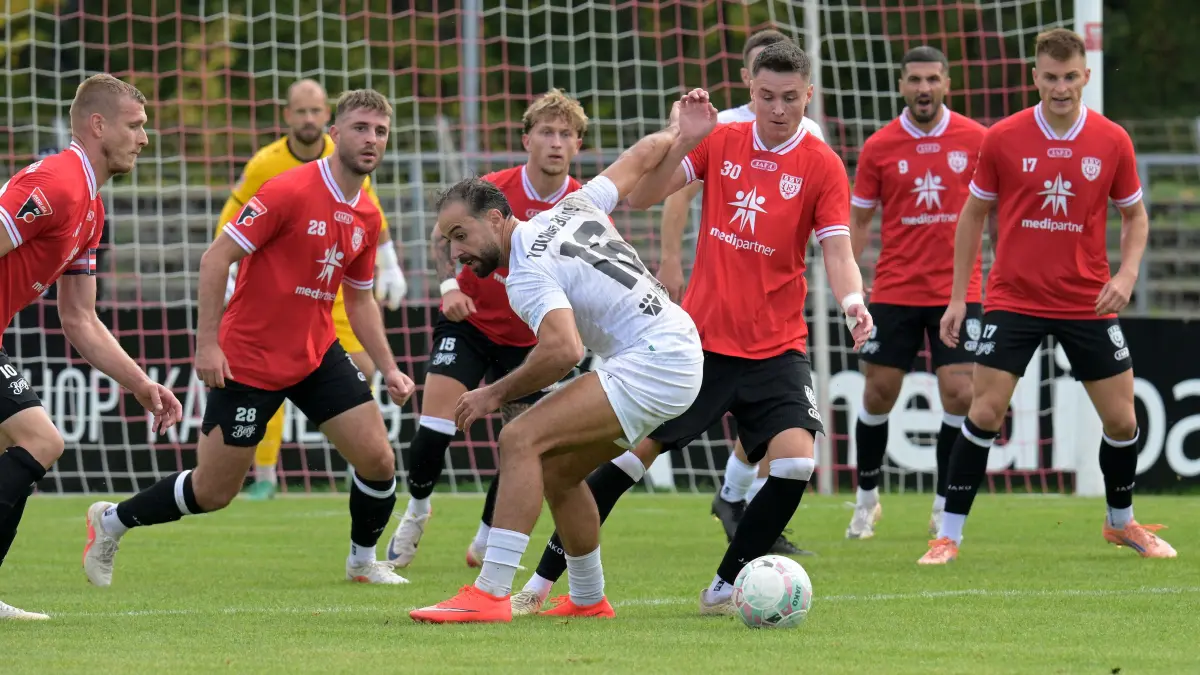 Fussball OL | SSV Reutlingen vs. Young Boys Reutlingen: Fussball OL | SSV Reutlingen (rot) vs. Young Boys Reutlingen (weiss) // 2026-10-03 // Foto: JoBaur // #16 Adil Iggoute (Young Boys Reutlingen) / #30 Markus Wagner (SSV Reutlingen) / #28 Jonas Vogler (SSV Reutlingen) / #15 Noah-Elias Maurer (SSV Reutlingen)