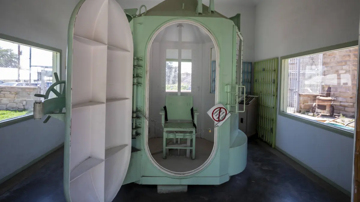 Eine Gaskammer, die im Museum of Colorado Prisons ausgestellt ist. Das Museum befindet sich in der ehemaligen Frauenvollzugsanstalt, die 1935 erbaut wurde. Acht Gefangene wurden in dieser Einheit hingerichtet, der letzte von ihnen 1967.