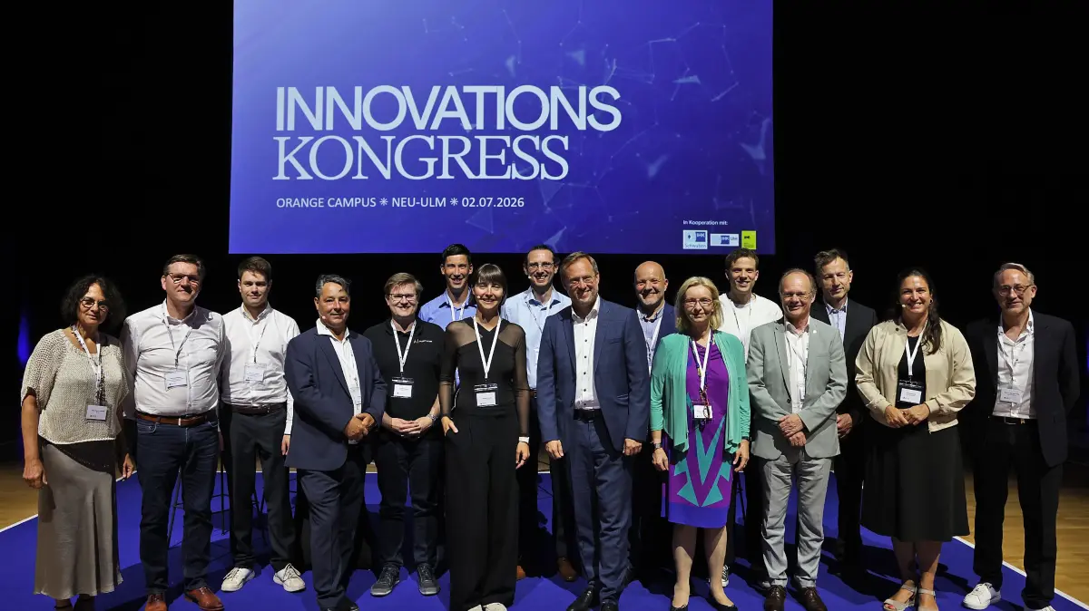 Gemeinsam für die Zukunft der Region: Vertreterinnen und Vertreter aus Wirtschaft, Wissenschaft und Politik sowie Speakerinnen und Speaker beim Innovationskongress 2026.