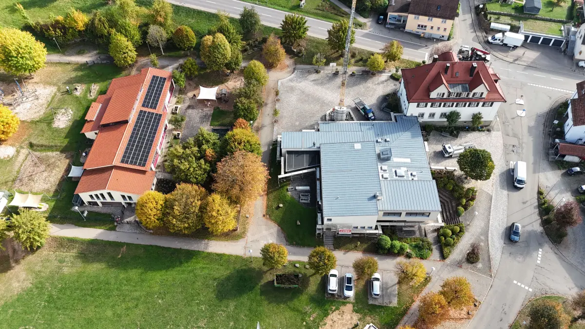 Dachsanierung Ortszentrum und Kindergarten Laufen