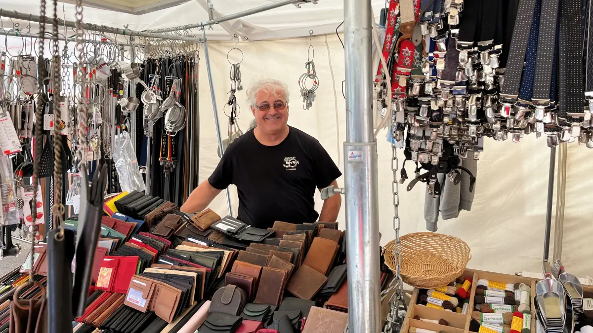 Michael Haller kommt seit 32 Jahren auf den Eutinger Krämermarkt - zuvor belieferten den schon seine Eltern.