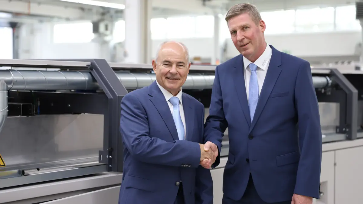 Johannes Rehm (links) hat die operative Führung des großen Blaubeurer Maschinenbauers Rehm Thermal Systems an Hannes Reinhard übergeben. 