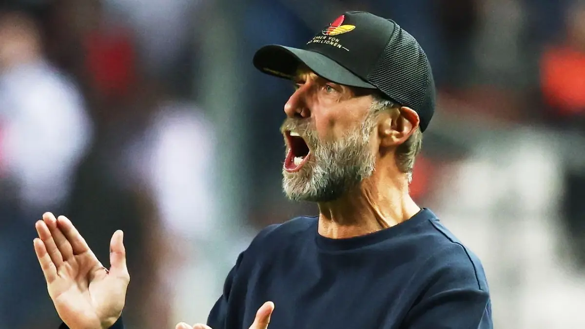 Griechenland - Deutschland: Fußball, Männer: Nations League A, Griechenland - Deutschland, Gruppenphase, Gruppe 2, 4. Spieltag, Toumba Stadion, Bundestrainer Jürgen Klopp (Deutschland) reagiert am Spielfeldrand. (zu dpa: «EM-Ticket fix: Der weitere Weg für die U21 - Wen ruft Klopp?»)