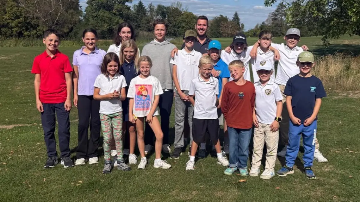 17 Kinder und Jugendliche erlebten beim Golfclub Hechingen-Hohenzollern eine abwechslungsreiche Sommerjugendwoche.