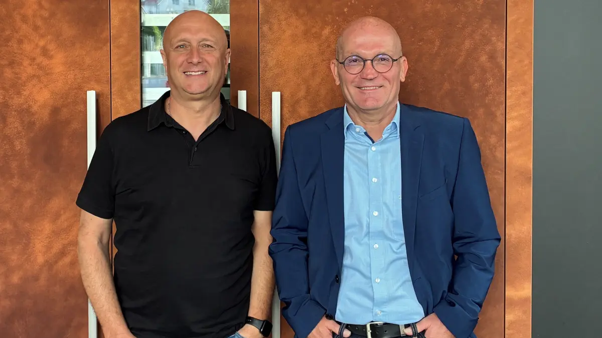 Leiten den Liebherr-Konzernbetriebsrat: Rolf Ebe vom Liebherr-Werk Ehingen (rechts) und sein Stellvertreter Jürgen Obersteg von Liebherr-Hydraulikbaggerwerk in Kirchdorf.