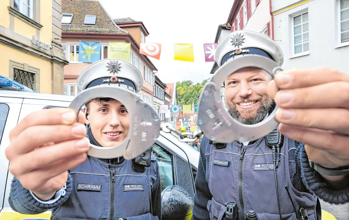 Die Polizei präsentiert sich auf der Blaulichtmeile.