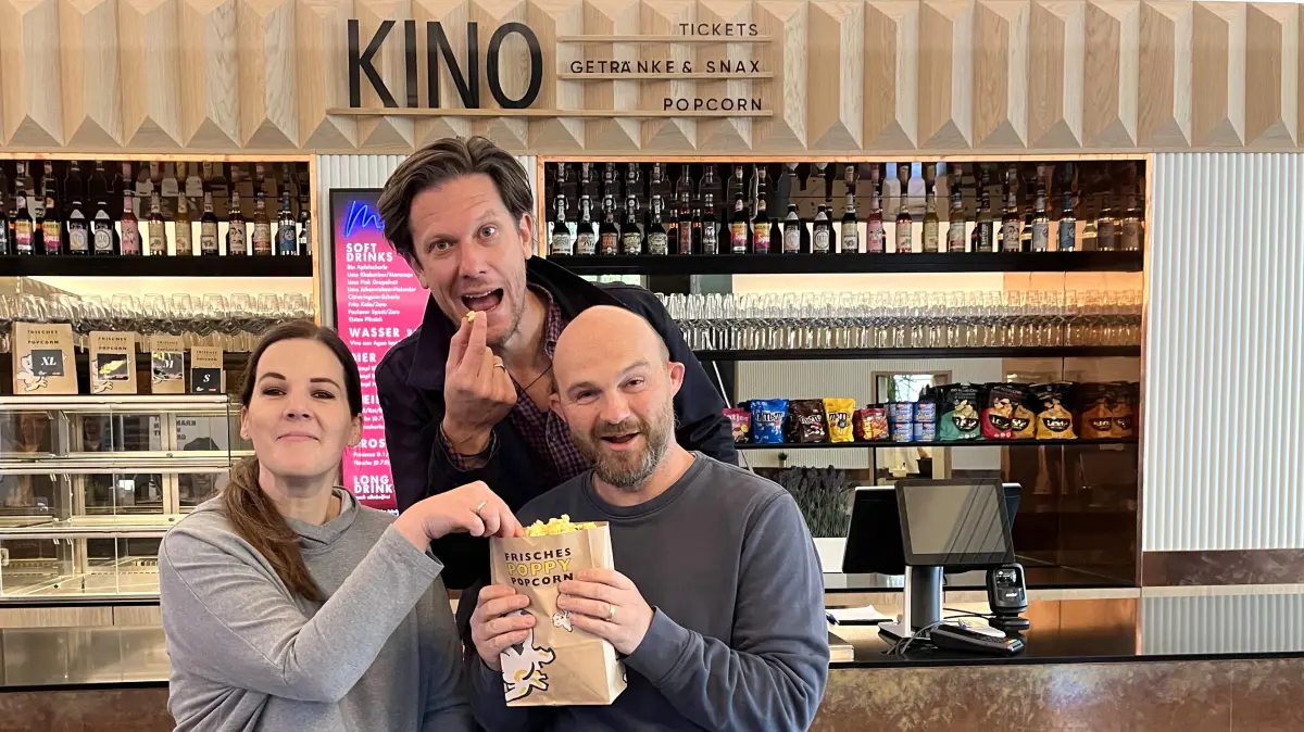Ja, es gibt auch Popcorn: Felixa DOllinger, Jakob Nacken und Tobias Rockenfeld.