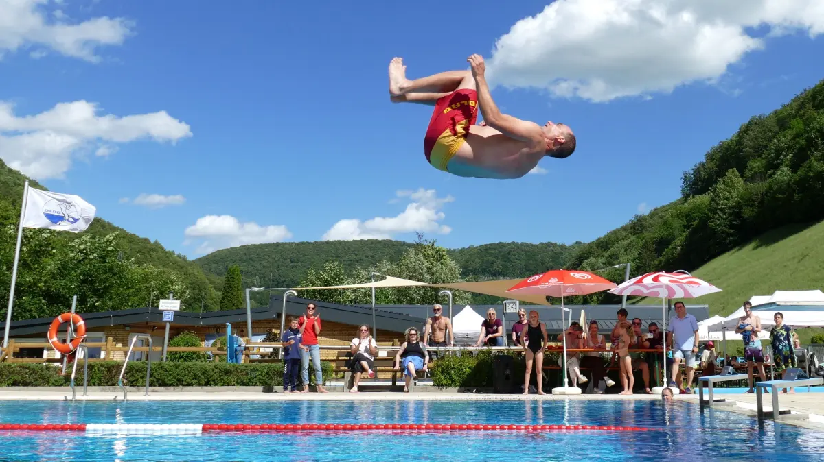 Wiesensteig - Arschbombenwettbewerb 2026 im Tälesbad, Freibad