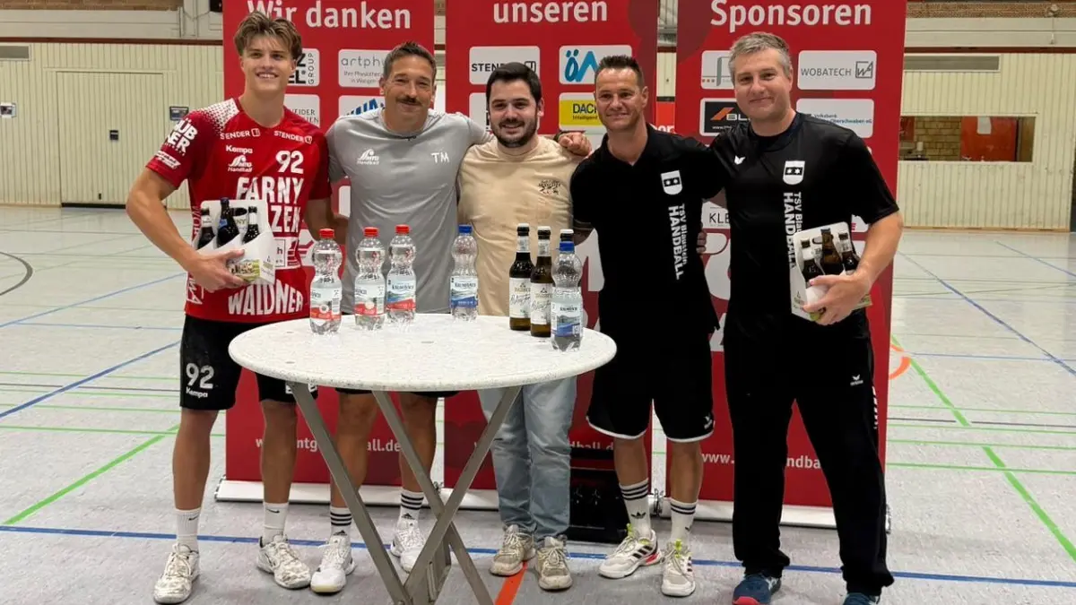 Bernd Frey (rechts) ist starker Rückhalt für den Handball-Oberligisten TSV Blaustein.