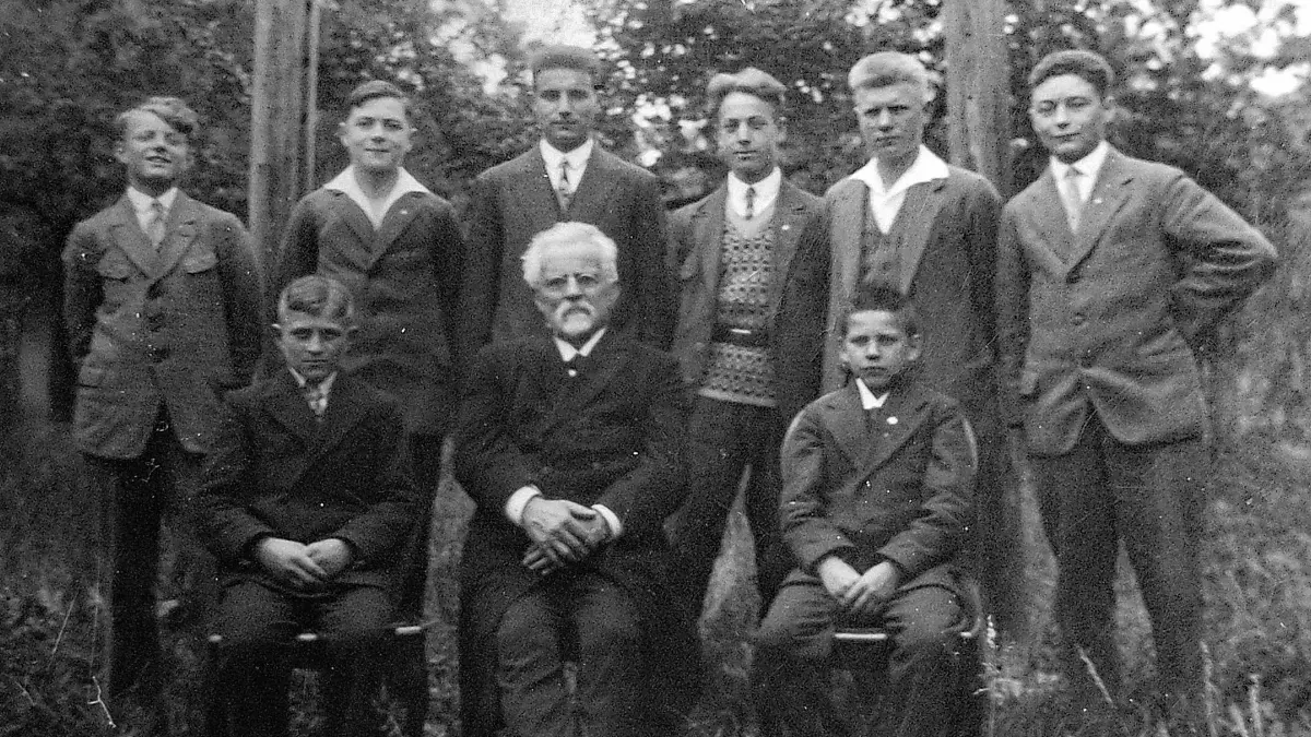 Der CVJM Kilchberg 1926 mit Pfarrer Heinrich Stockmayer