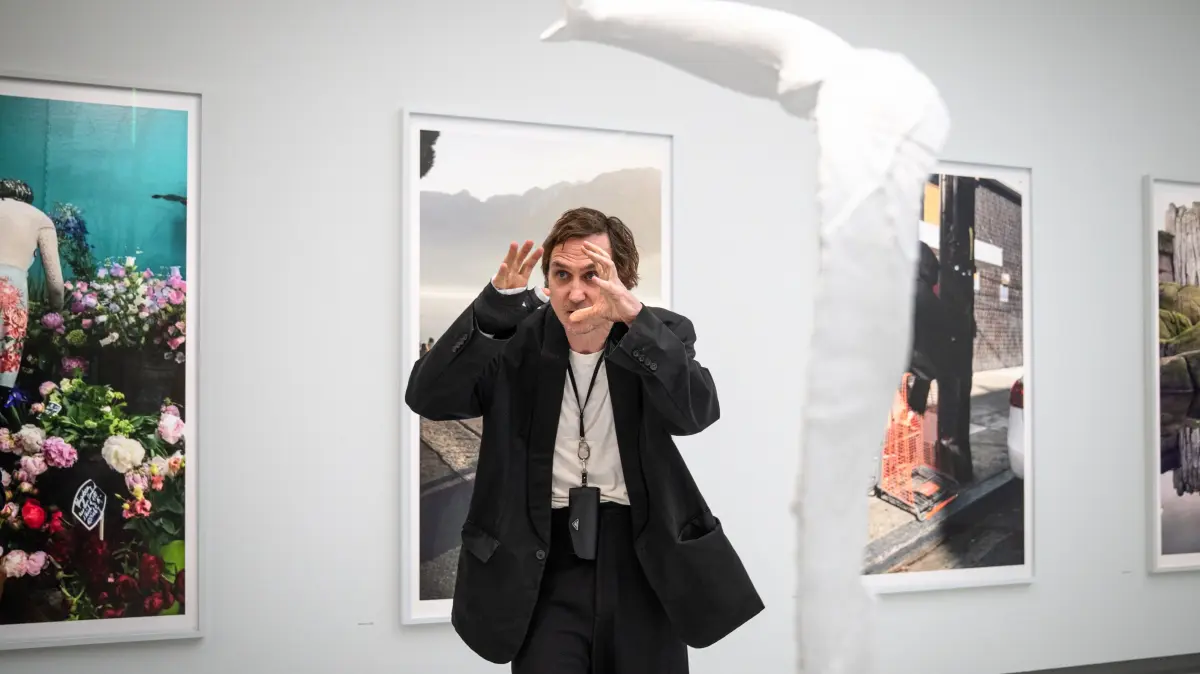 Lars Eidinger bei der PK zu seiner Ausstellung in der Tübinger Kunsthalle