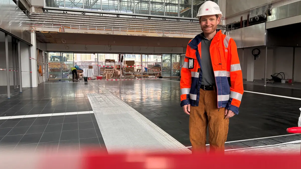 Die Modernisierung der Halle begann 2024. Für DB-Projektleiter Roland Walser, gebürtiger Ulmer, ist es eine ganz besondere Aufgabe. Er ist nach wie vor zuversichtlich, dass alles planmäßig fertig wird.