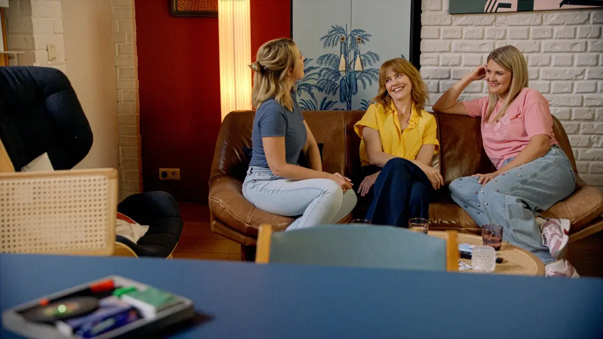 Wiedersehen bei GZSZ: Lilly (Iris Mareike Steen), Toni (Olivia Marei) und Alicia (Josefin Bressel) sind wieder vereint.