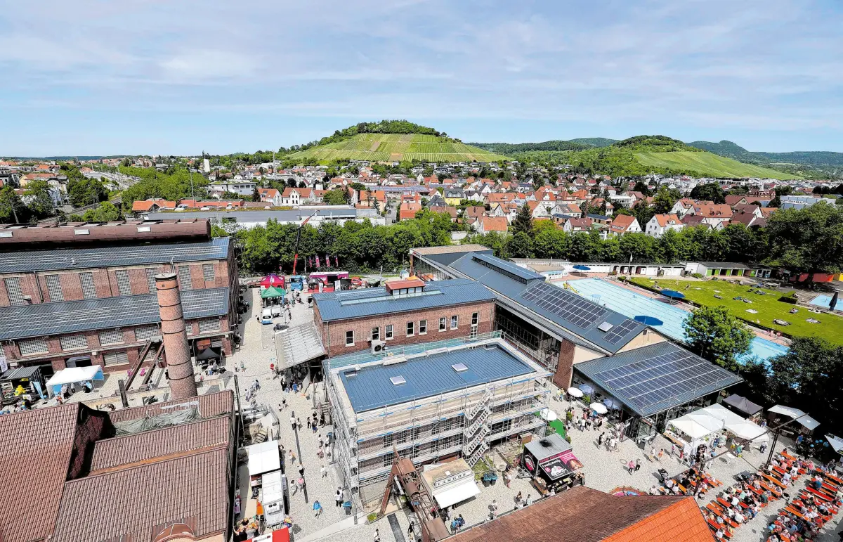 Im Hintergrund die Weinberge Metzingens: eine tolle Kulisse für die Gewerbe- und Industrieschau. ⇥Foto: Natalie Eckelt
