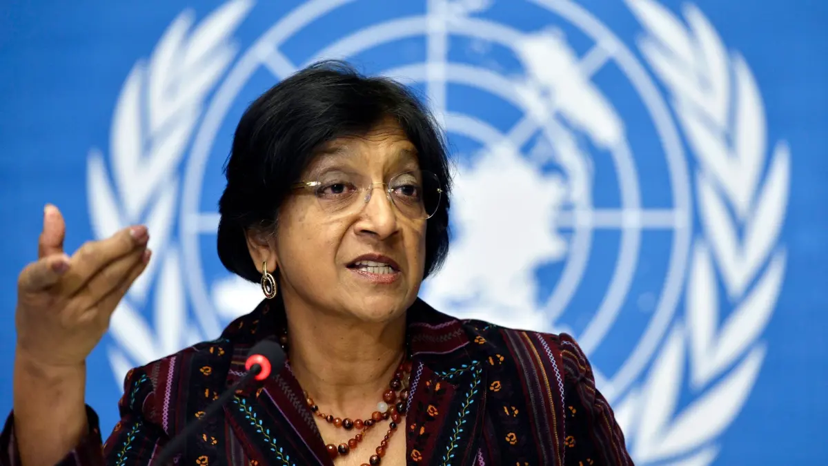 Navanethem Pillay: Navanethem (Navi) Pillahttps://www.icc-cpi.int/judges/judge-navanethem-pillayy bei einer Pressekonferenz in ihrer Zeit als Hochkommissarin der Vereinten Nationen für Menschenrechte. Der Friedensnobelpreis geht in diesem Jahr an die südafrikanische Juristin Navanethem Pillay. Das gab das norwegische Nobelkomitee in Oslo bekannt. (zu dpa: «Friedensnobelpreis geht an Juristin Pillay aus Südafrika»)