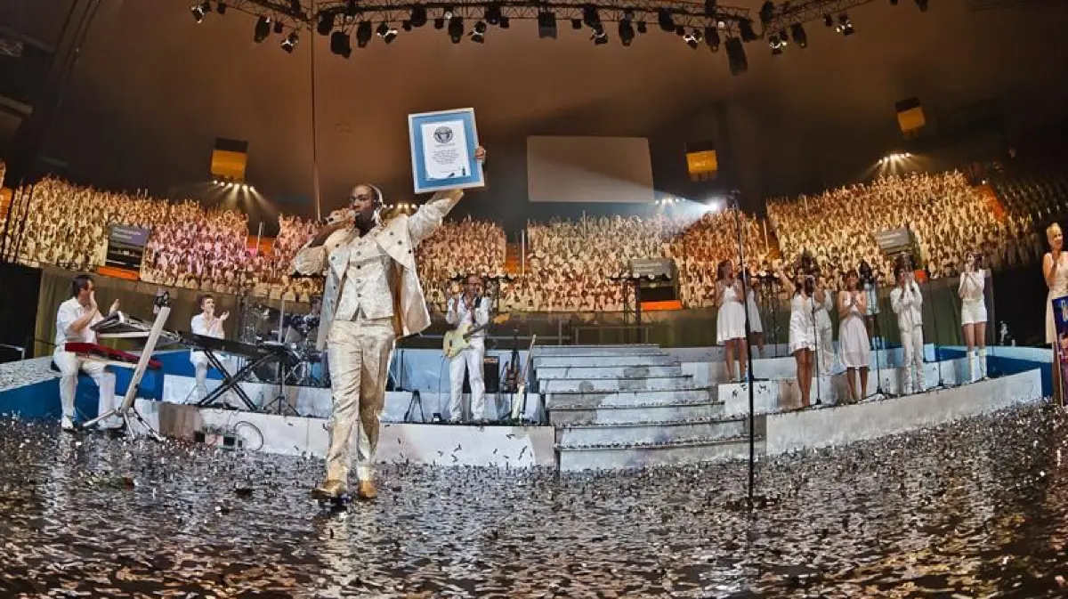 Sänger Mano Michael stellte schon mehrere Rekorde mit Massen-Gospelchören auf, beispielsweise 2011 in der Olympiahalle in München.