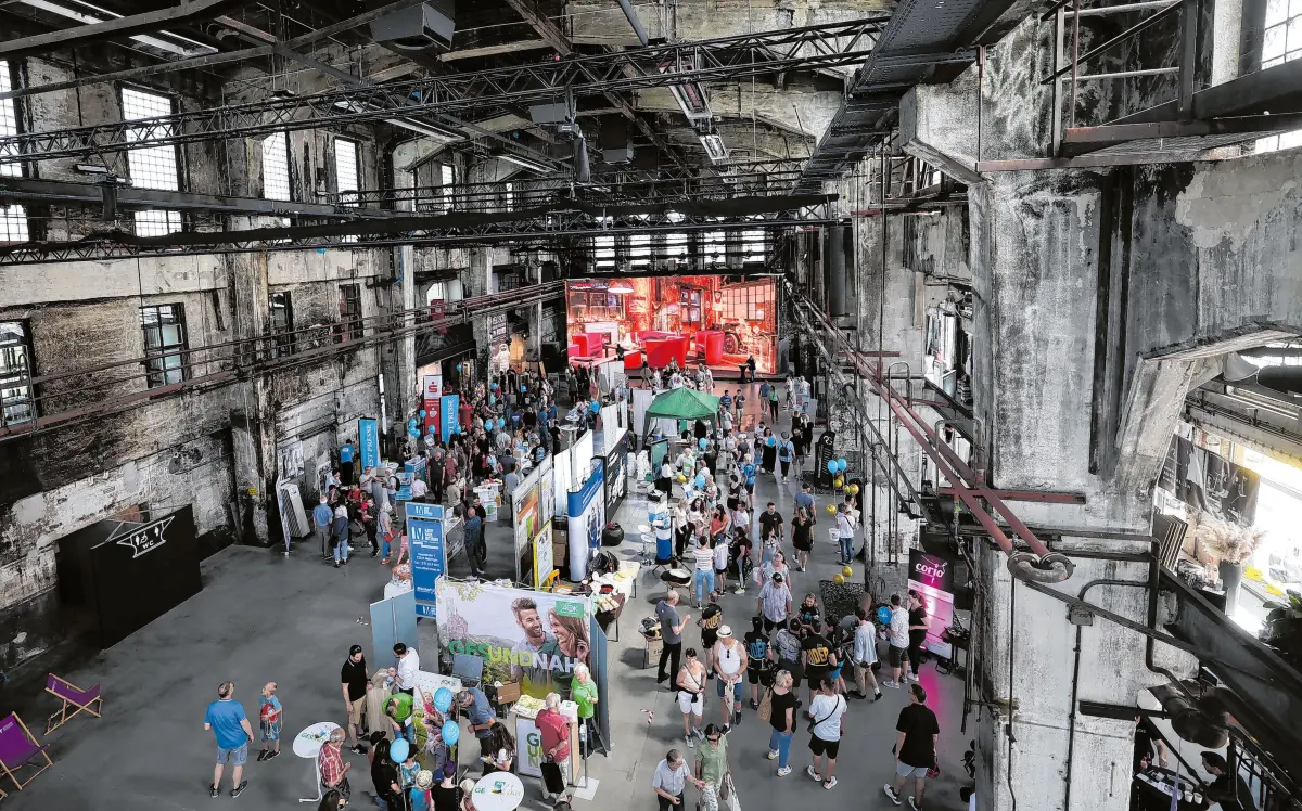 Die Motorworld in Metzingen ist eine coole Location mit mehreren Hallen.⇥Foto: Thomas Kiehl