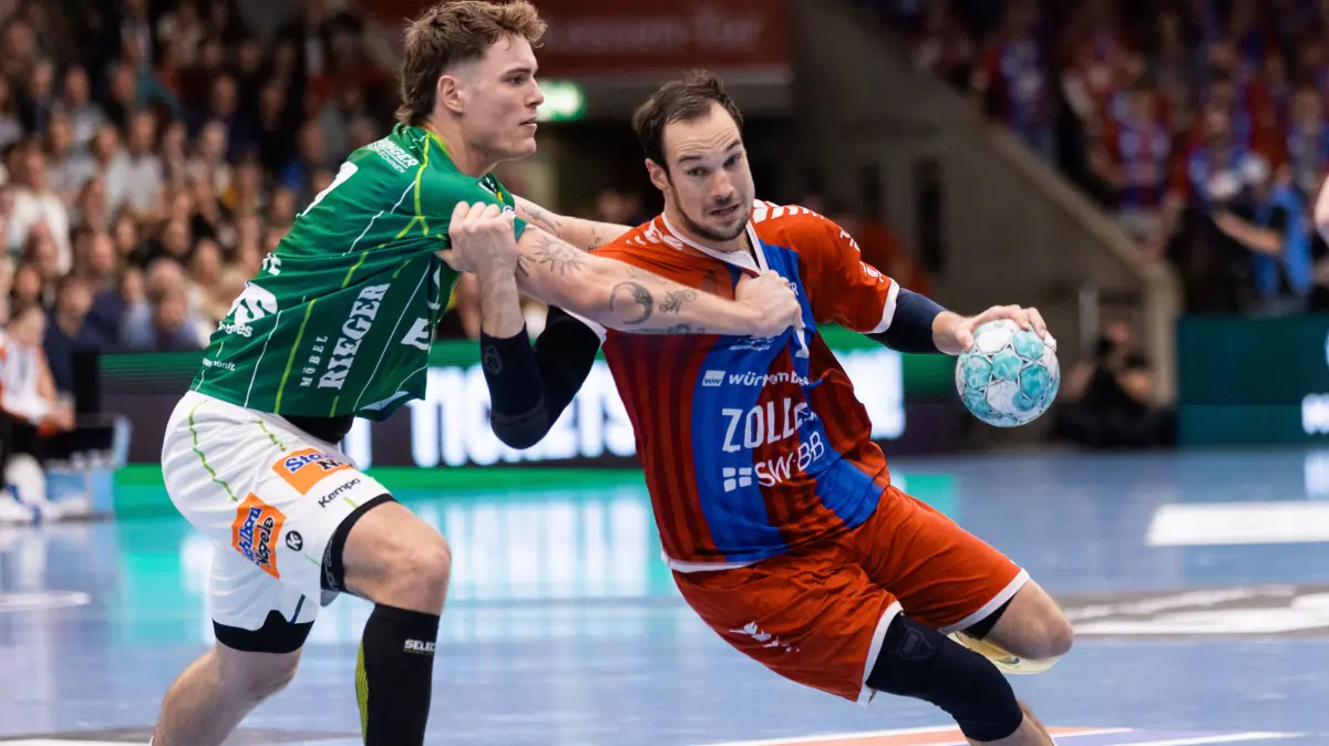 GER, FRISCH AUF! Goeppingen vs. SG BBM Bietigheim, Handball, Bundesliga, OPEL HBL, 8. Spieltag, Spielzeit 2026/2027, 10.10.2026,: Domikin CLAUS SG BBM Bietigheim, 07 im Zweikampf gegen Victor KLOEVE FRISCH AUF Goeppingen, 07 GER, FRISCH AUF Goeppingen vs. SG BBM Bietigheim, Handball, Bundesliga, OPEL HBL, 8. Spieltag, Spielzeit 2026/2027, 10.10.2026, GER, FRISCH AUF Goeppingen vs. SG BBM Bietigheim, Handball, Bundesliga, OPEL HBL, 8. Spieltag, Spielzeit 2026/2027, 10.10.2026, Goeppingen *** Domikin CLAUS SG BBM Bietigheim, No. 07, in a one-on-one battle against Victor KLOEVE FRISCH AUF Goeppingen, No. 07, GER, FRISCH AUF Goeppingen vs. SG BBM Bietigheim, Handball, Bundesliga, OPEL HBL, Matchday 8, 20262027 season, October 10, 2026, GER, FRISCH AUF Goeppingen vs. SG BBM Bietigheim, Handball, Bundesliga, OPEL HBL, Matchday 8, 20262027 season, October 10, 2026, Goeppingen Copyright: xEibnerxPressefoto/OliverxSchmidtx EP_OST