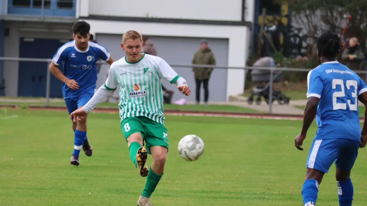 GER, SV Huelben vs. SGM Dettingen/Glems II, Fussball, Kreisliga A1 - Herren, 9. Spieltag, Spielzeit 2026/2027, 11.10.2026: Bennet Buck (SV Hülben, #8) am Ball
GER, SV Huelben vs. SGM Dettingen/Glems II, Fussball, Kreisliga A1 - Herren, 9. Spieltag, Spielzeit 2026/2027, 11.10.2026
Foto: Eibner-Pressefoto/Schubert Noah