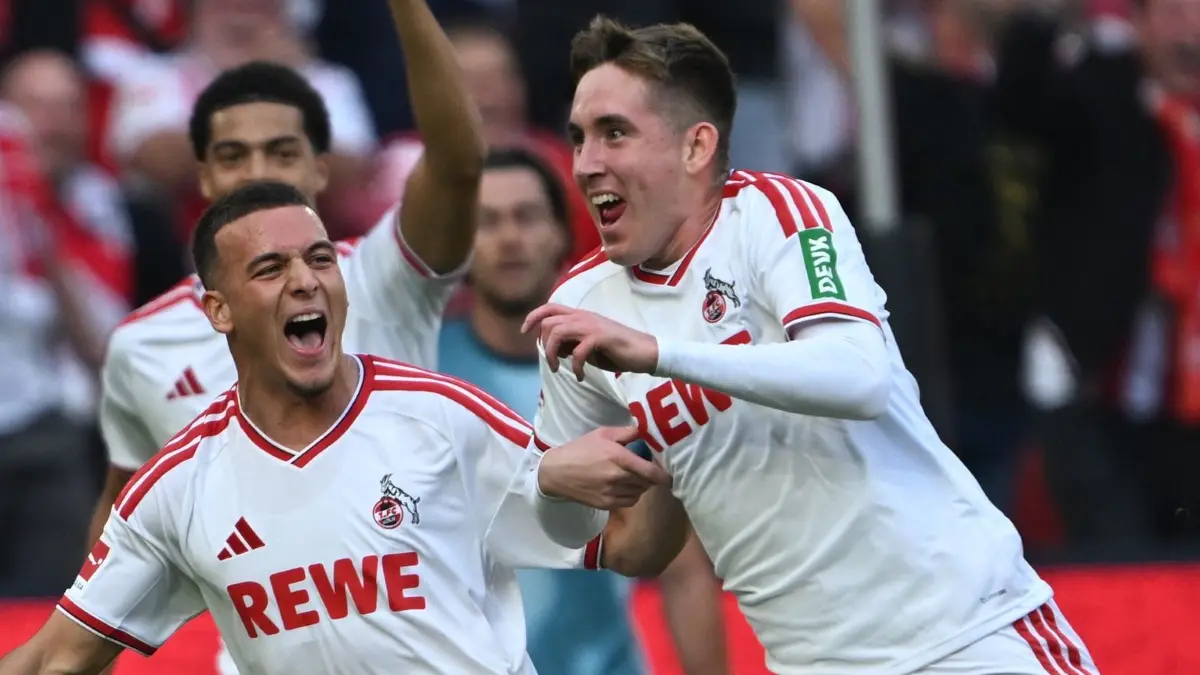 1. FC Köln - Bor. Mönchengladbach: Fußball, Männer: Bundesliga, 1. FC Köln - Bor. Mönchengladbach, 5. Spieltag, RheinEnergieStadion, Ísak Jóhannesson (1. FC Köln, r) und Saïd El Mala (1. FC Köln) bejubeln das Tor zum 1:0. (zu dpa: «Gladbach-Fans randalieren bei Kölner Sieg im Rheinderby»)
