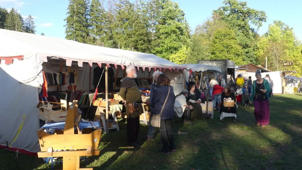 Die zahlreichen Besucher genossen im Freilichtmuseum Stein die besondere Atmosphäre des römischen Marktgeschehens.