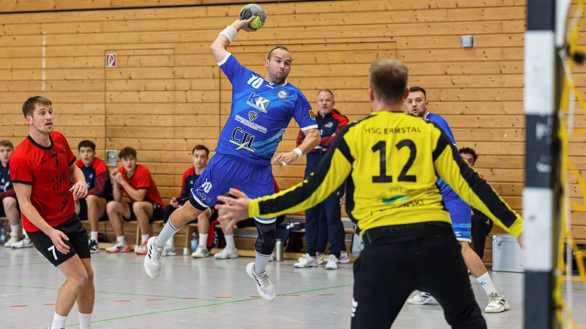 Handball Landesliga: Handball Landesliga; TV Treffelhausen -HSG Ermstal;
Kevin Nagel (TV Treffelhausen, #10);
11.10.2026; Alb-Sporthalle, Böhmenkirch.
Foto: Thomas Madel