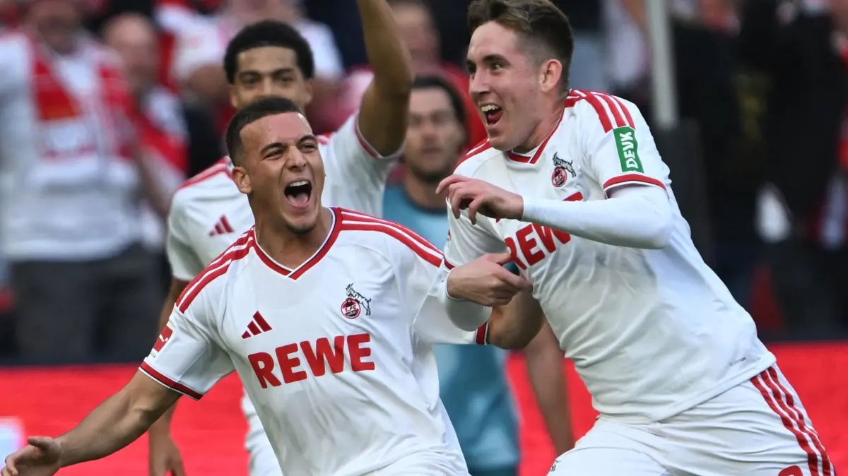 1. FC Köln - Bor. Mönchengladbach: 11.10.2026, Nordrhein-Westfalen, Köln: Fußball, Männer: Bundesliga, 1. FC Köln - Bor. Mönchengladbach, 5. Spieltag, RheinEnergieStadion, Ísak Jóhannesson (1. FC Köln, r) und Saïd El Mala (1. FC Köln) bejubeln das Tor zum 1:0. Foto: Federico Gambarini/dpa - WICHTIGER HINWEIS: Gemäß den Vorgaben der Bundesliga bzw. des DFB Deutscher Fußball-Bund ist es untersagt, in dem Stadion und/oder vom Spiel angefertigte Fotoaufnahmen in Form von Sequenzbildern und/oder videoähnlichen Fotostrecken zu verwerten bzw. verwerten zu lassen. +++ dpa-Bildfunk +++