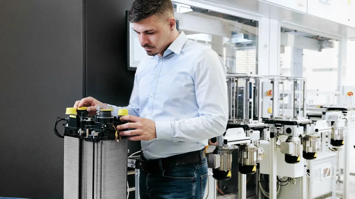 EKPO Fuel Cell Technologies bietet Brennstoffzellenstacks und -komponenten für verschiedene Anwendungen an.
