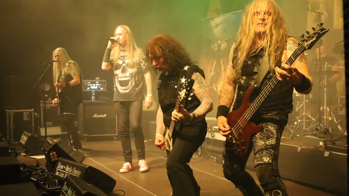 Seit einigen Jahren eine feste Größe im Hardrock-Universum ist die Band "Black and damned". Gespielt wird sogenannter Powermetal.