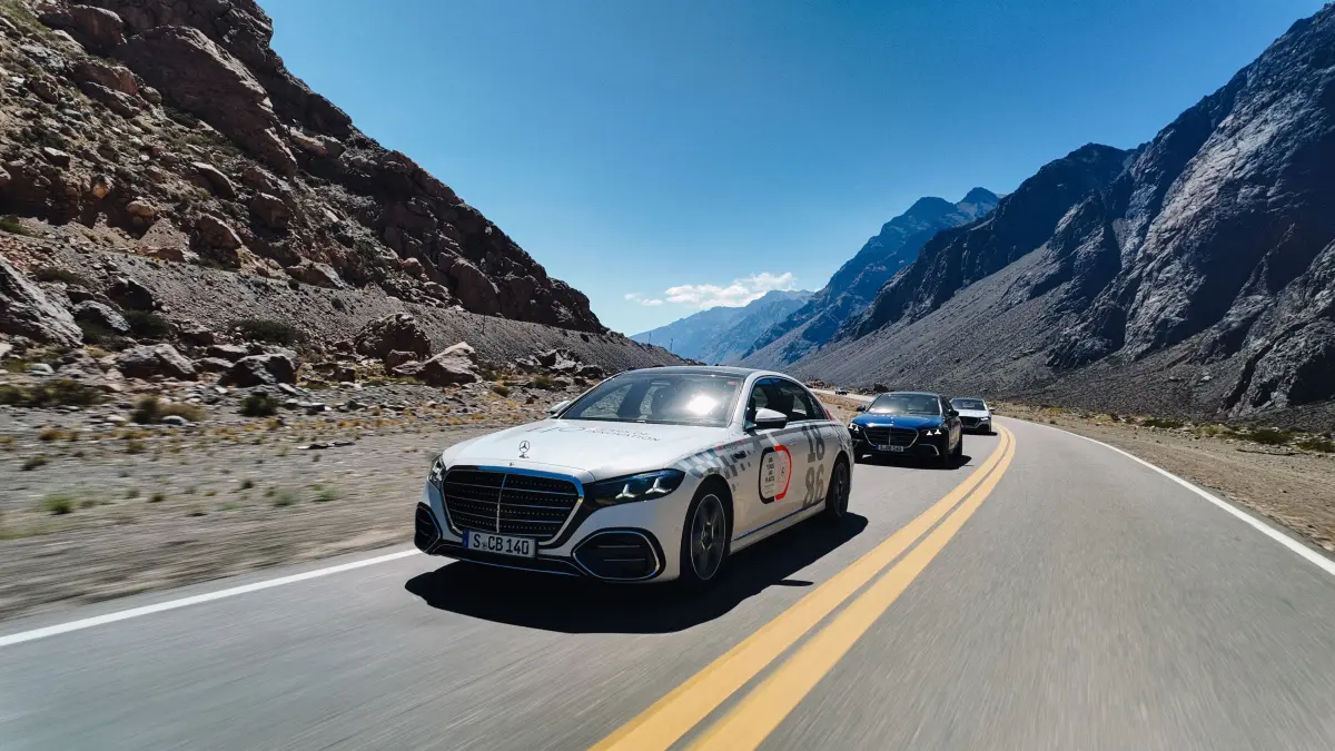 140 Years. 140 Places. Die letzte Südamerika-Etappe der interkontinentalen Fahrt führte die neue Mercedes-Benz S-Klasse über die Anden in Argentinien nach Chile
140 Years. 140 Places. The final South America leg of the intercontinental drive lead the new Mercedes-Benz S-Class over the Andes Mountains in Argentina to Chile.