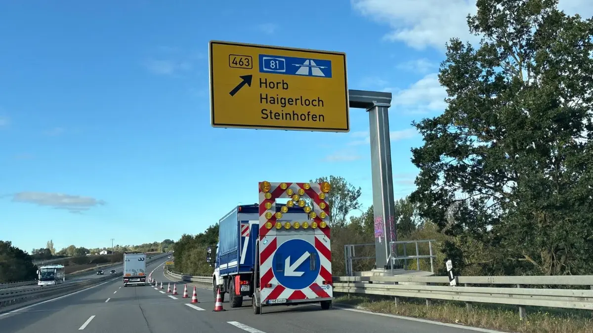 Zu einem Unfall mit mehreren Verletzten ist es auf der B 462 bei Owingen gekommen.