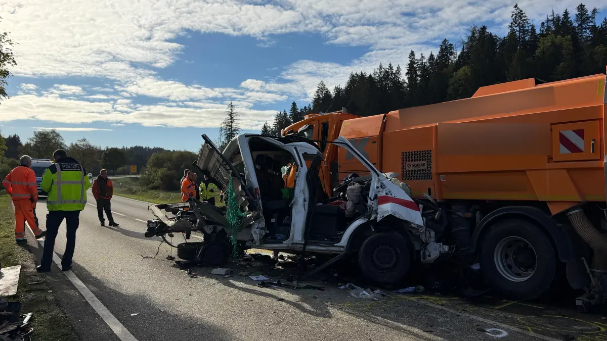 Zu einem Unfall mit mehreren Verletzten ist es auf der B 462 bei Owingen gekommen.