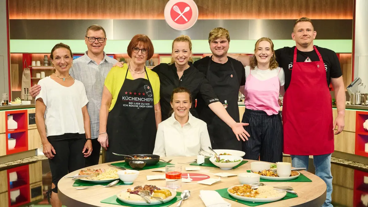 Von links: Kandidaten Patricia Mysiak, Martin Schwibach, Karin Schmeck, Moderatorin Zora Klipp, Jurorin Milena Broger, Kandidaten Kevin Reißner, Ellen Stautmeister und Hannes Hilbrecht