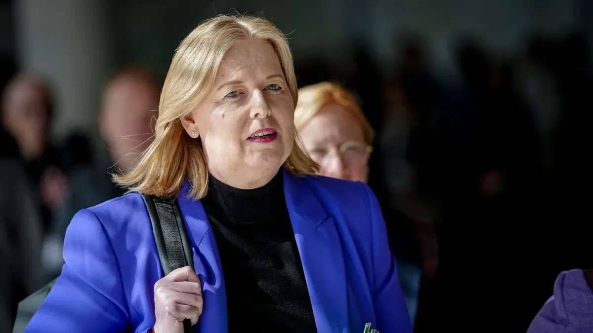 Bundestagsfraktionen - SPD: Bärbel Bas (SPD), Bundesministerin für Arbeit und Soziales und SPD-Parteivorsitzende, kommt zur Sitzung ihrer Bundestagsfraktion. (zu dpa: «Bas gibt Ämter ab - CDU verwundert über Vorwürfe»)