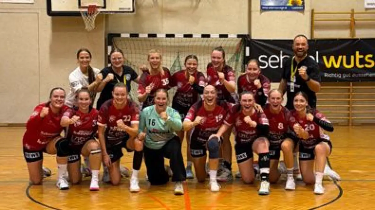 Die Handballerinnen des SC Vöhringen jubeln in Österreich.