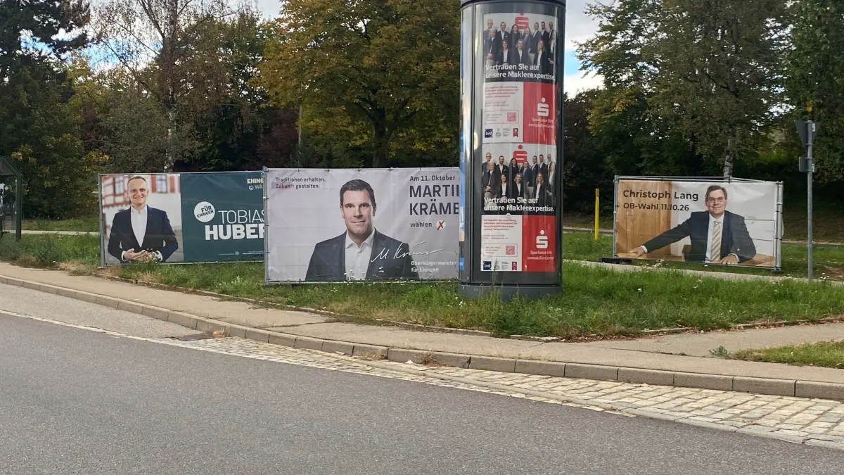 Zwei können ihre Wahlwerbung noch stehen lassen: Tobias Huber und Martin Krämer gehen in die Stichwahl, Christoph Lang hat mit 14,5 Prozent einen achtbaren dritten Platz belegt. Das Foto ist an der LIebherr-Kreuzung zum Industriegebiet im Norden Ehingens aufgenommen.