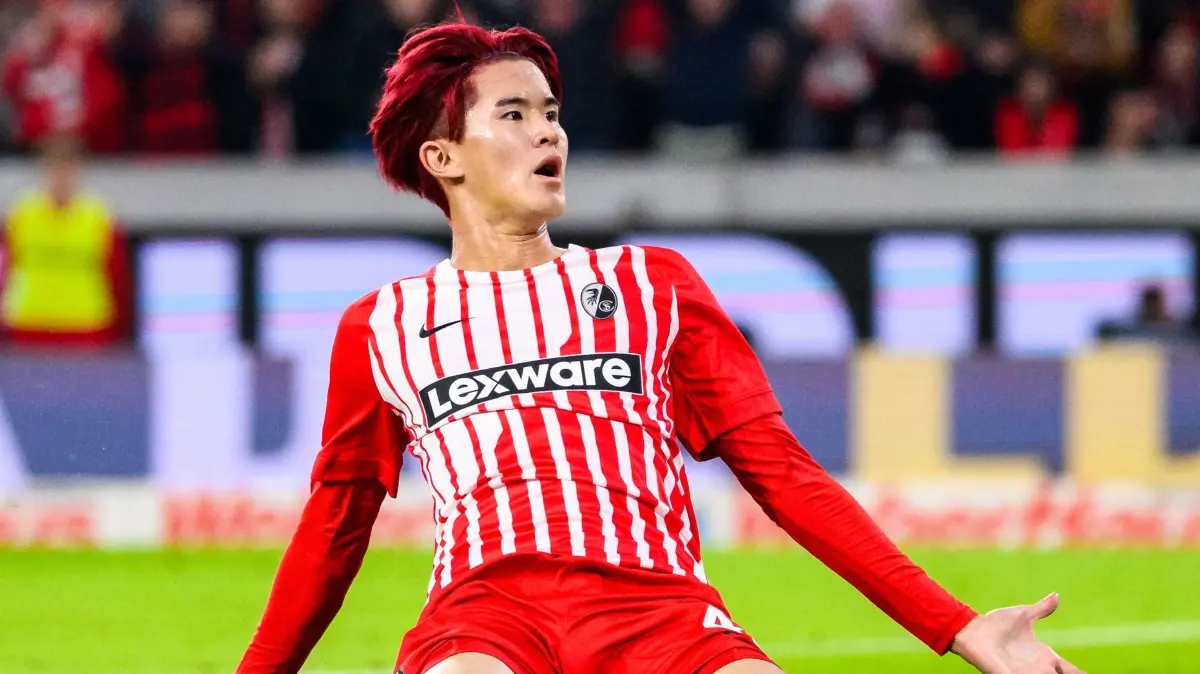 SC Freiburg - FC Schalke 04: Fußball, Männer: Bundesliga, SC Freiburg - FC Schalke 04, 5. Spieltag, Europa-Park Stadion, Keisuke Goto (SC Freiburg) jubelt nach seinem Tor zum 2:1. (zu dpa: ««Roter Zauber»: Auch Joker verzücken Spitzenreiter Freiburg»)