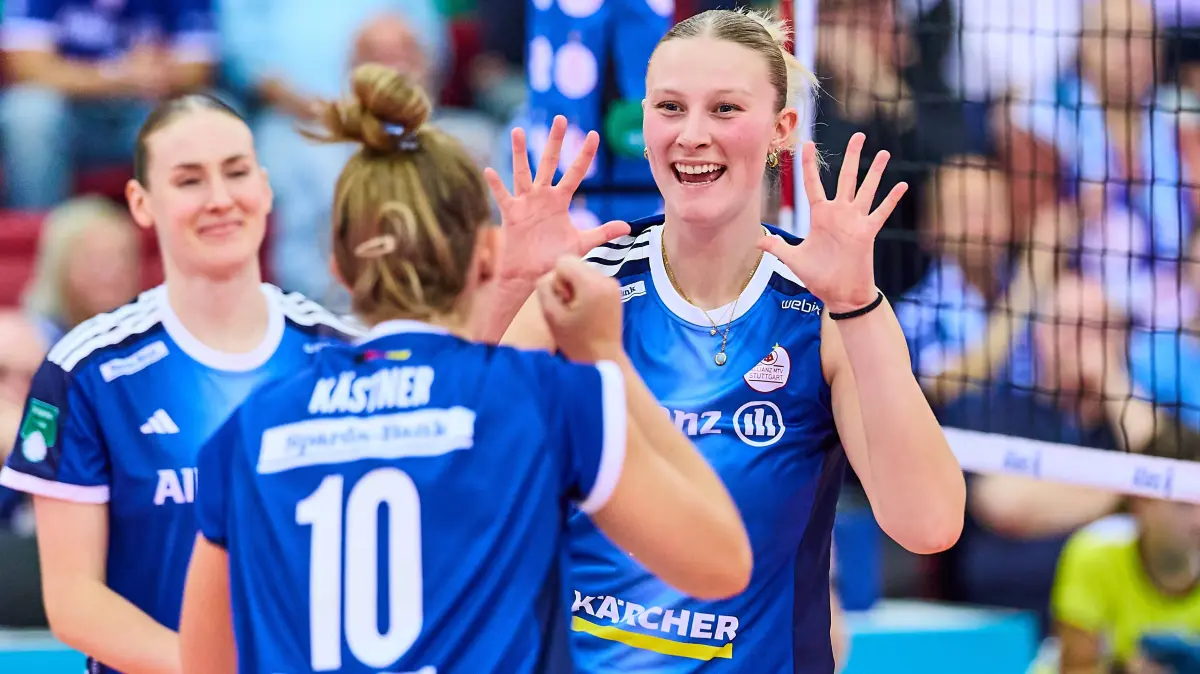 GER, Allianz MTV Stuttgart vs. Binder Blaubaeren TSV Flacht, Volleyball, DEKRA 1. Liga, 2. Spieltag, Spielzeit 2026/2027, 13.10.2026: Alexandra Rose Hadrych Allianz MTV Stuttgart, 11, Pia Kaestner Allianz MTV Stuttgart, 10, Marie Steinhilber Allianz MTV Stuttgart, 20 GER, Allianz MTV Stuttgart vs. Binder Blaubaeren TSV Flacht, Volleyball, DEKRA 1. Liga, 2. Spieltag, Spielzeit 2026/2027, 13.10.2026 GER, Allianz MTV Stuttgart vs. Binder Blaubaeren TSV Flacht, Volleyball, DEKRA 1. Liga, 2. Spieltag, Spielzeit 2026/2027, 13.10.2026 Stuttgart *** Alexandra Rose Hadrych, Allianz MTV Stuttgart, 11, Pia Kaestner, Allianz MTV Stuttgart, 10, Marie Steinhilber, Allianz MTV Stuttgart, 20 GER, Allianz MTV Stuttgart vs. Binder Blaubaeren TSV Flacht, Volleyball, DEKRA 1st League, Matchday 2, 20262027 season, October 13, 2026 GER, Allianz MTV Stuttgart vs. Binder Blaubaeren TSV Flacht, Volleyball, DEKRA 1st League, Matchday 2, 20262027 season, October 13, 2026 Stuttgart Copyright: xEibner-Pressefoto/GeraldxOelze-dexStoppanyx EP_ODS
