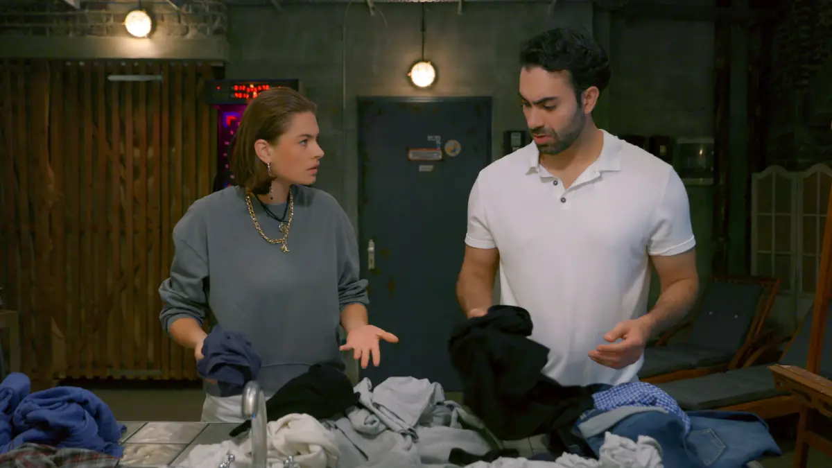 Larissa (Ilka Mahrholz) und Baris (Metehan Demiröz) fällt es schwer, eine gemeinsame Lösung zu finden.